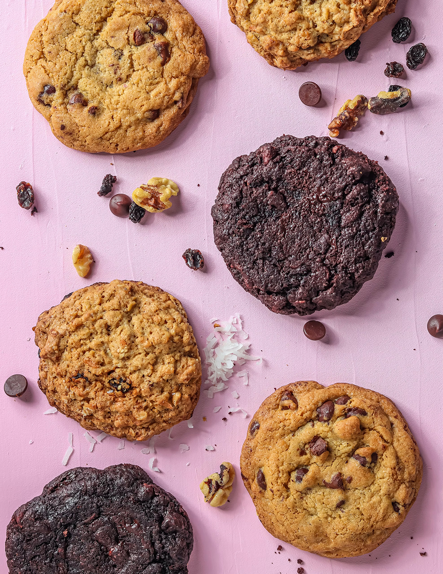 Oatmeal cookies with golden raisins, orange zest and chocolate chips